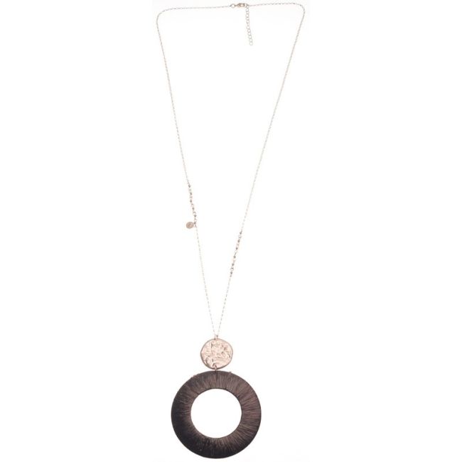 COLLAR LARGO COLGANTE MEDALLA METAL RAFIA