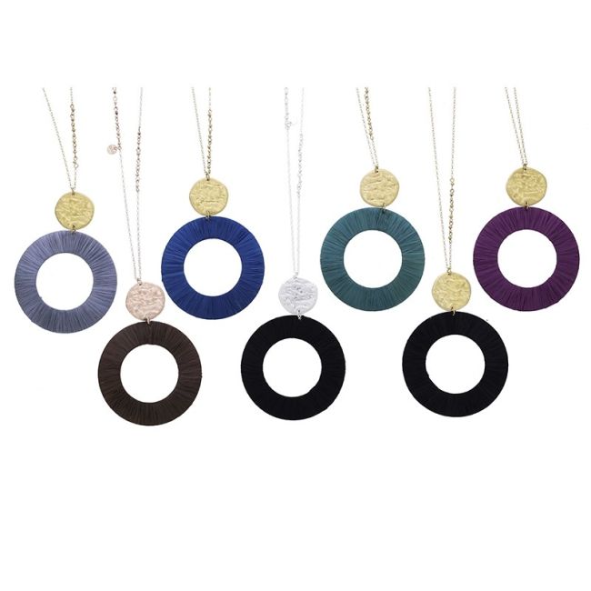 COLLAR LARGO COLGANTE MEDALLA METAL RAFIA