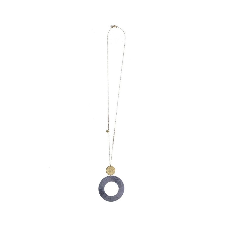 COLLAR LARGO COLGANTE MEDALLA METAL RAFIA