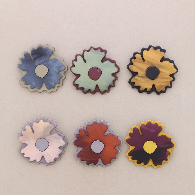 RESIN FLOWER BROOCH