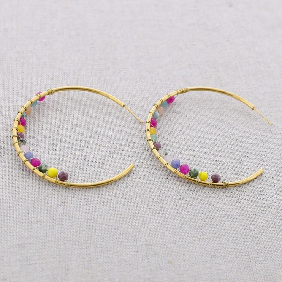 STAINLESS STEEL HOOP EARRINGS WITH FACETED CRYSTALS
