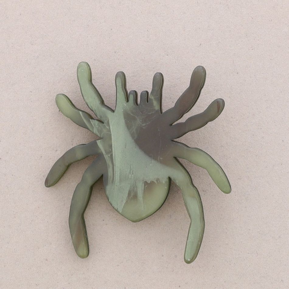 BROCHE ARAÑA RESINA