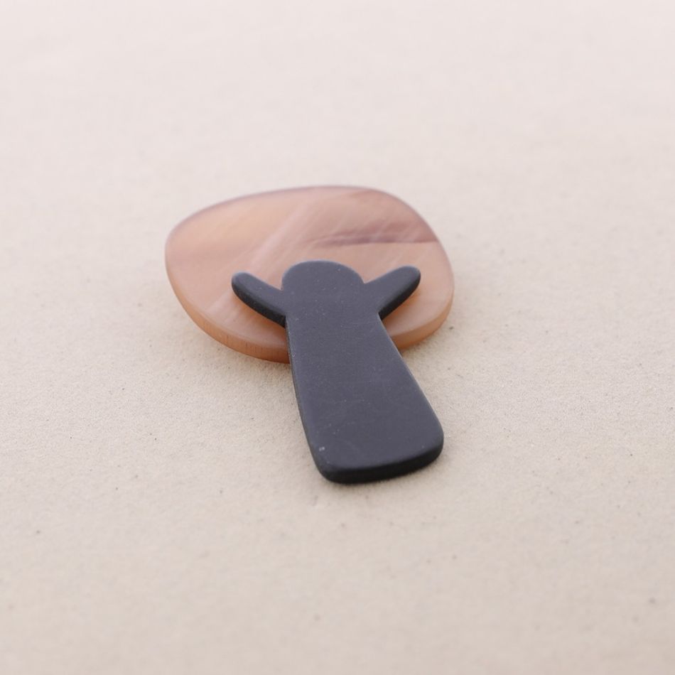 BROCHE ÁRBOL RESINA
