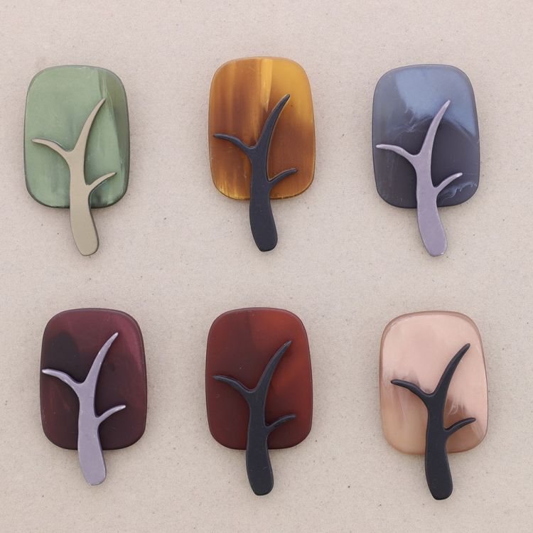 BROCHE ÁRBOL RESINA 2