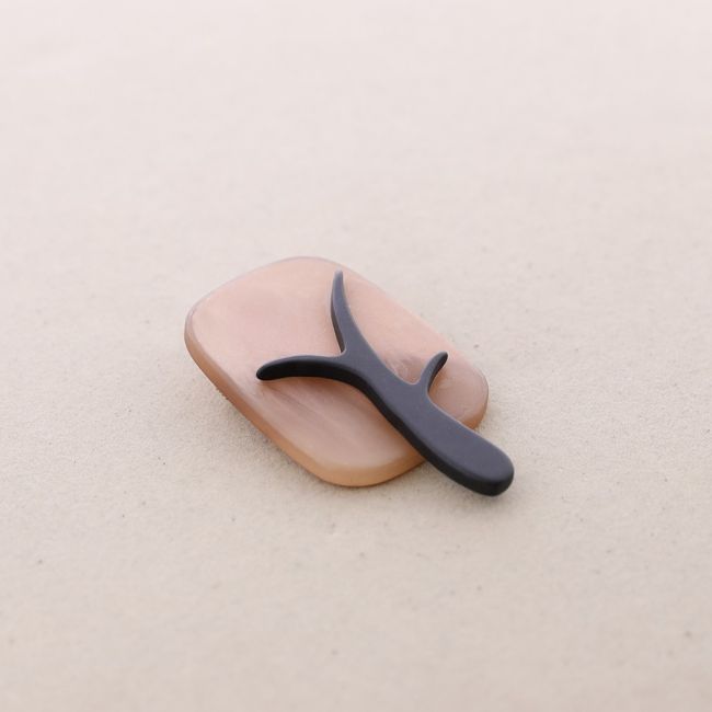 RESIN TREE BROOCH