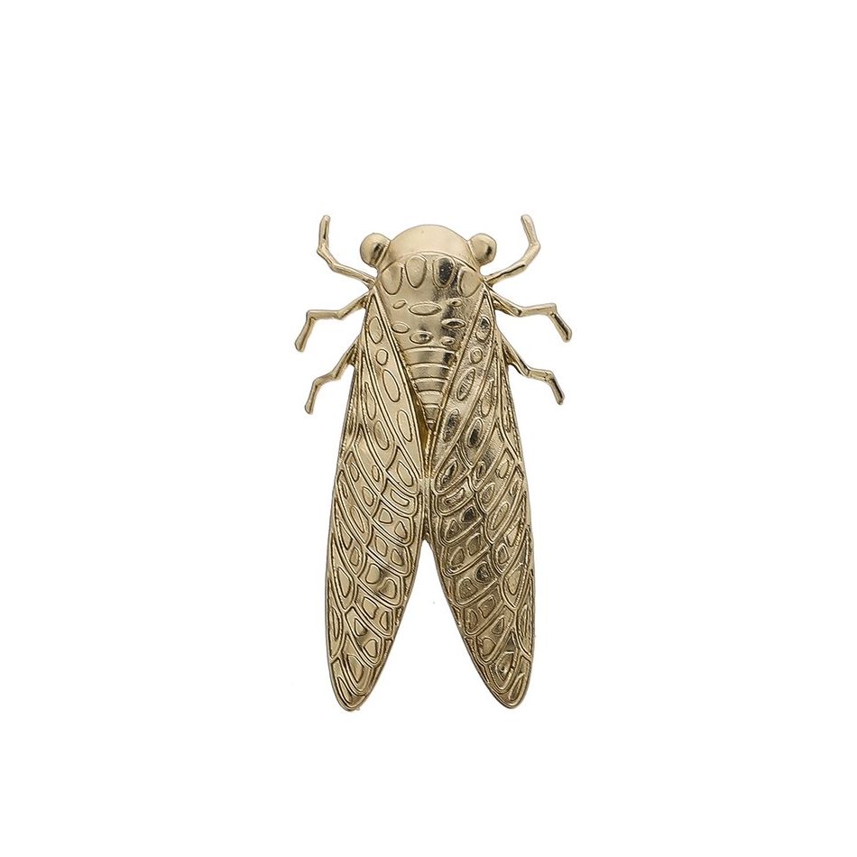 METAL CIGARETTE BROOCH