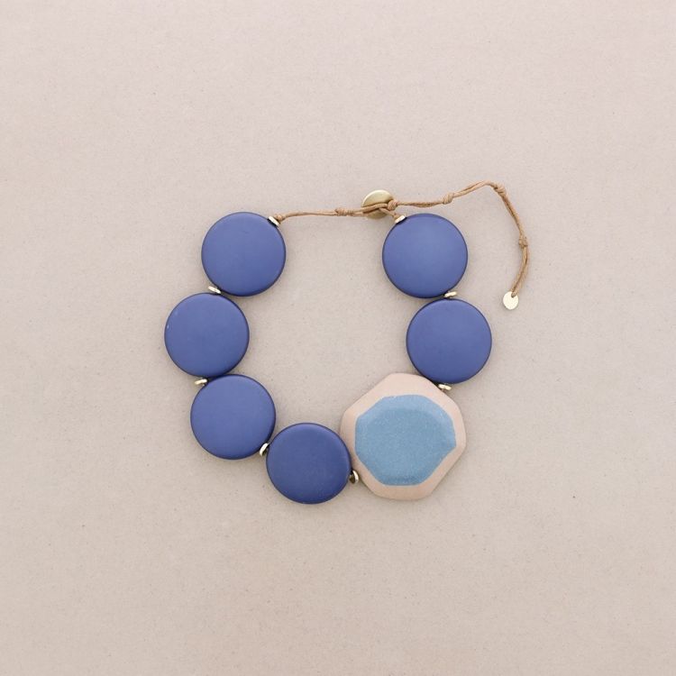 NECKLACE WITH RESIN BEADS 2
