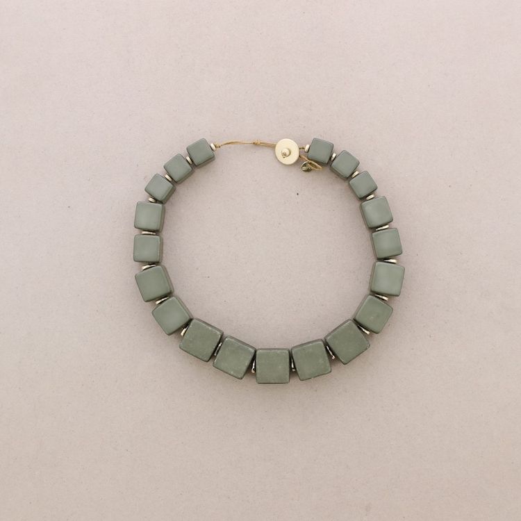 RESIN SQUARE SHORT NECKLACE