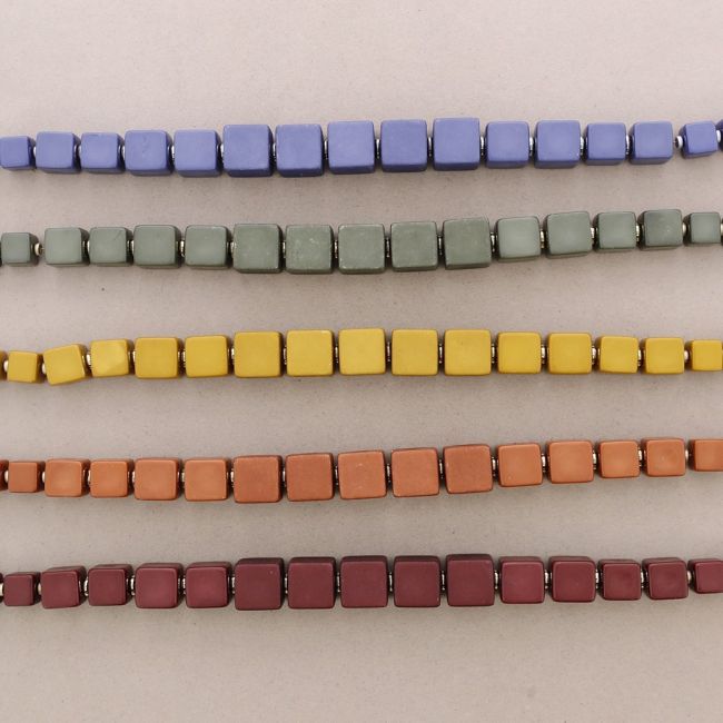 RESIN SQUARE SHORT NECKLACE