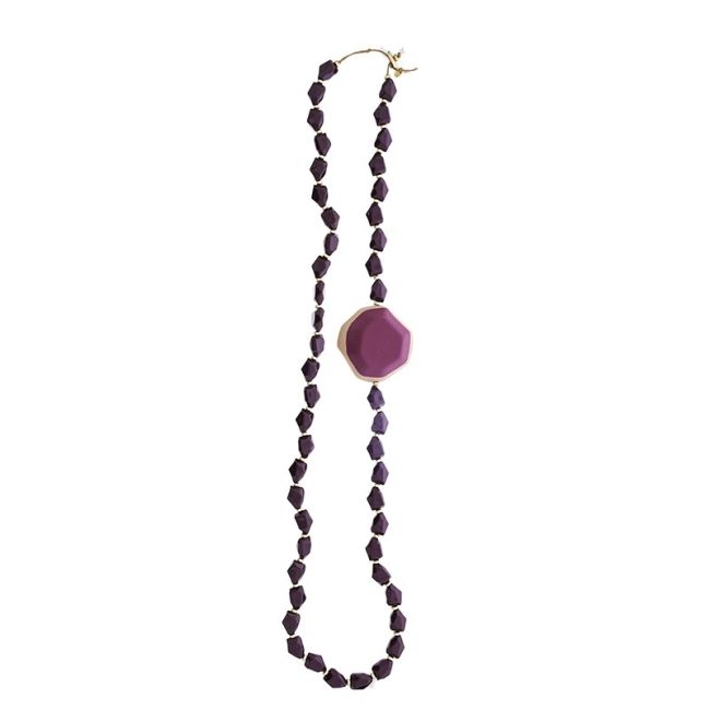 LONG NECKLACE WITH RESIN BEADS