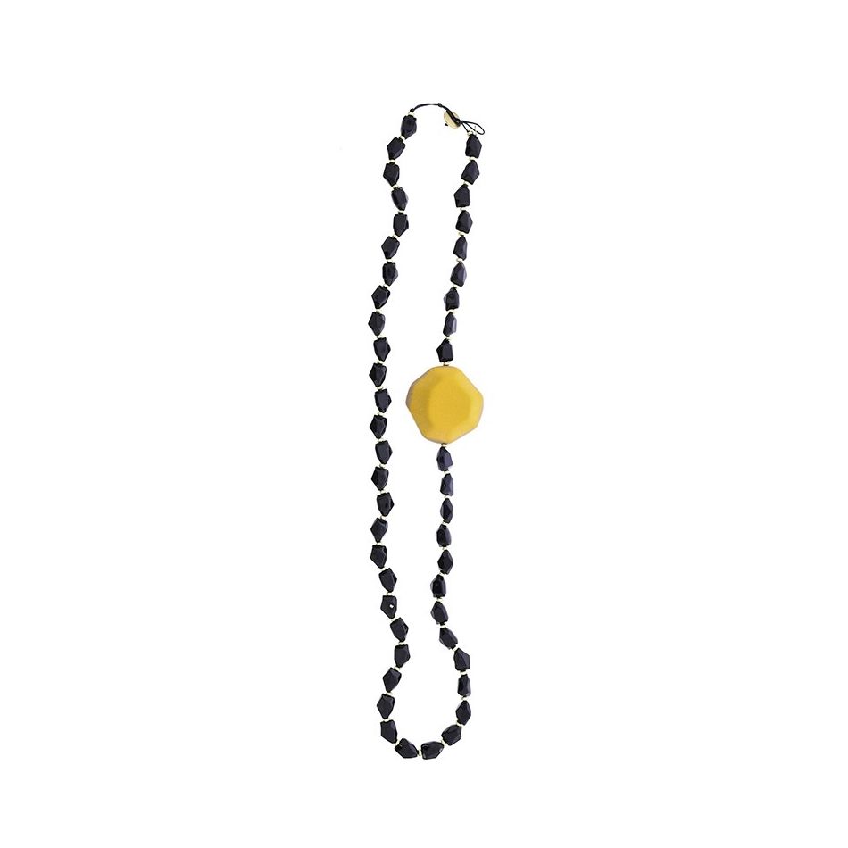 LONG NECKLACE WITH RESIN BEADS