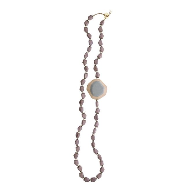 LONG NECKLACE WITH RESIN BEADS