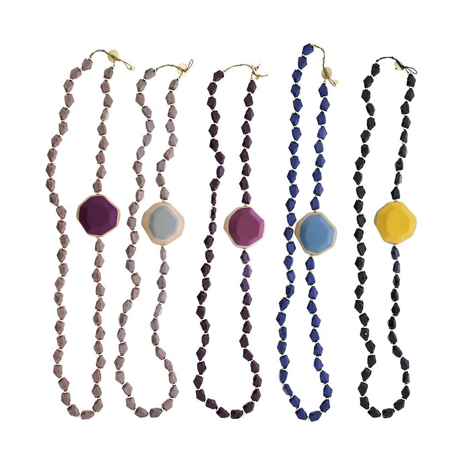 LONG NECKLACE WITH RESIN BEADS