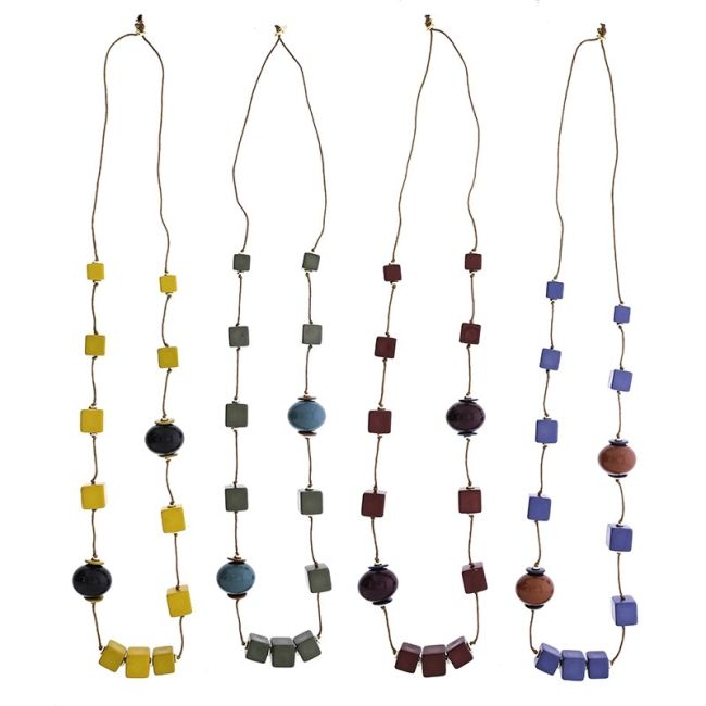 LONG NECKLACE WITH RESIN BEADS