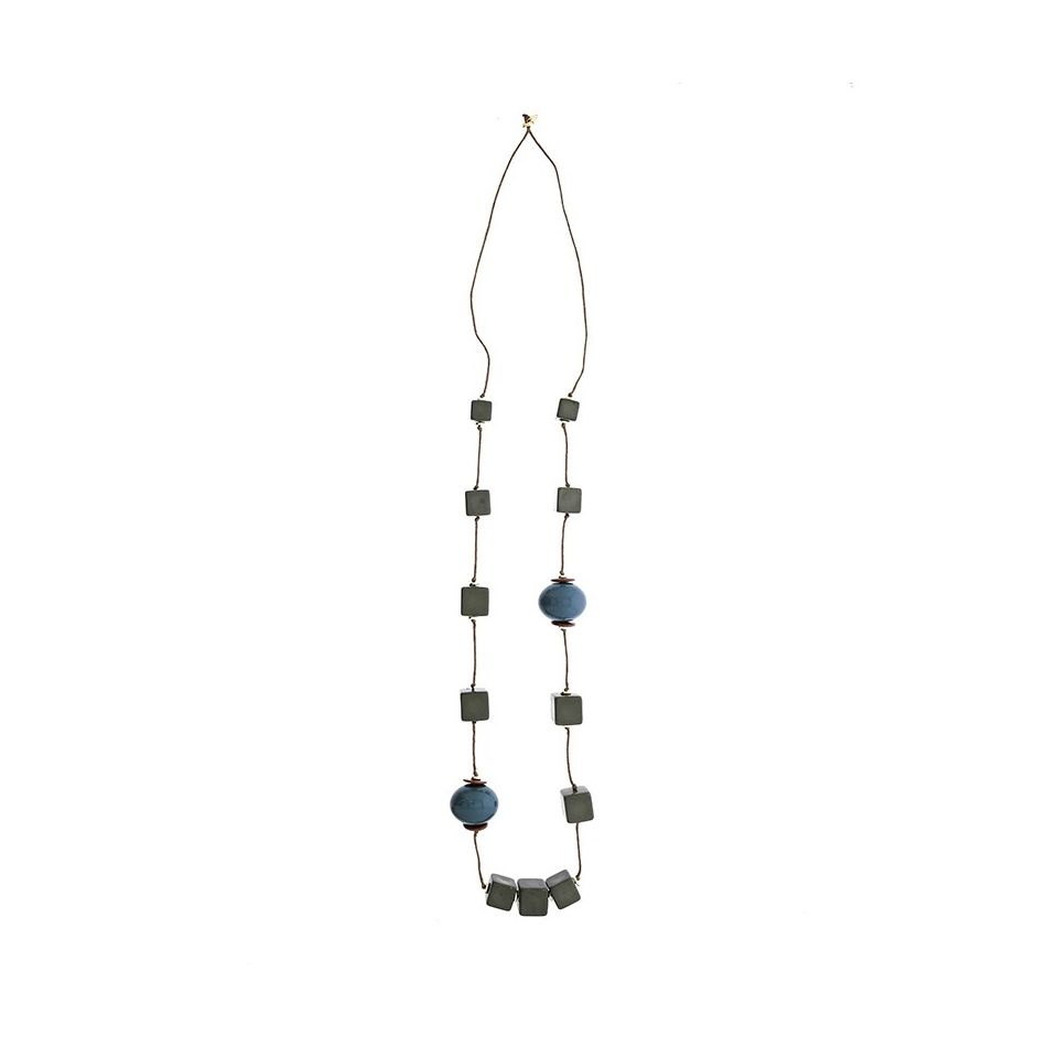 LONG NECKLACE WITH RESIN BEADS