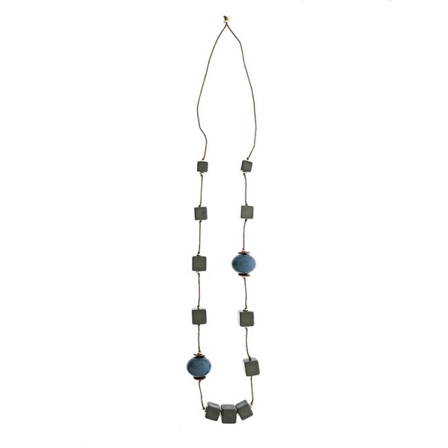 LONG NECKLACE WITH RESIN BEADS