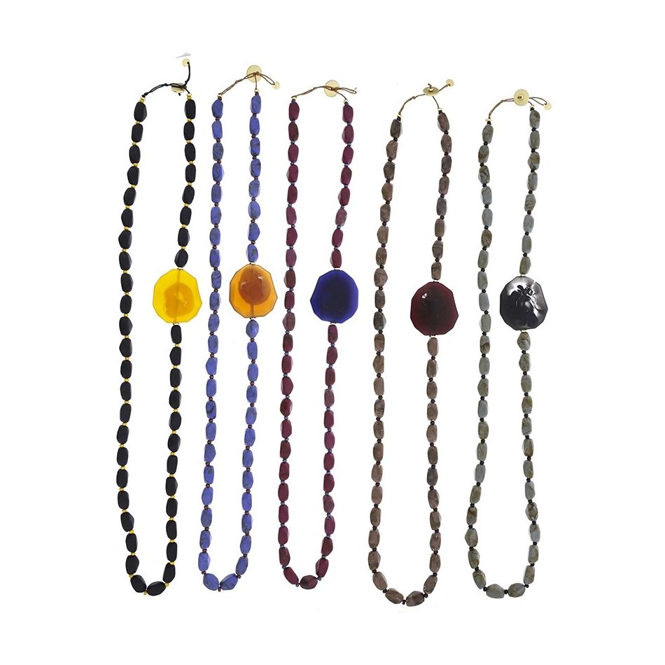 LONG NECKLACE WITH RESIN BEADS