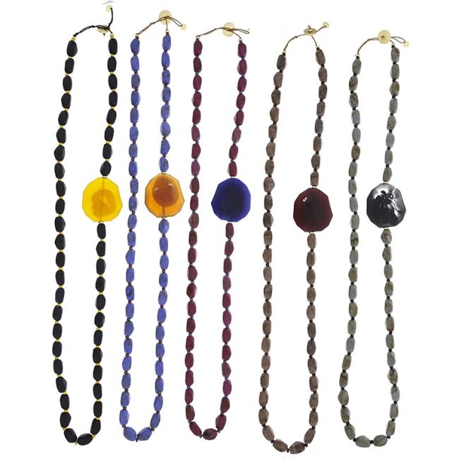 LONG NECKLACE WITH RESIN BEADS