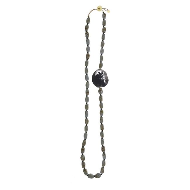 COLLAR LARGO CUENTAS RESINA