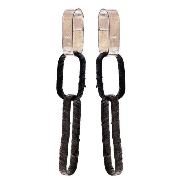 RAFFIA METAL WIDE RING EARRINGS