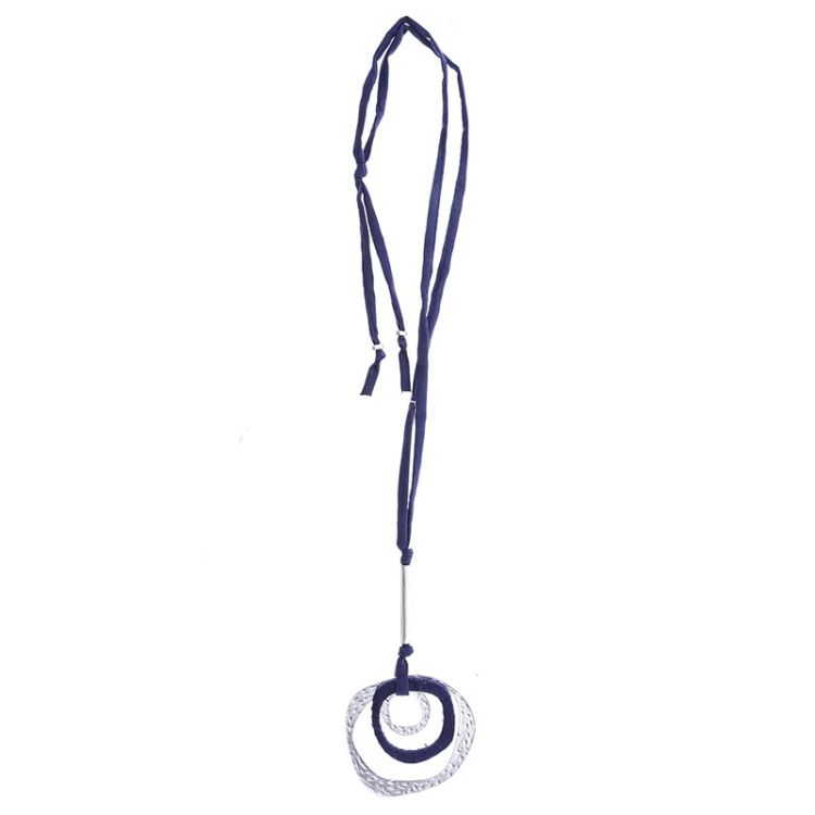 COLLAR LARGO TUBO LAZO COLGANTE 3 ANILLAS IRREGULARES