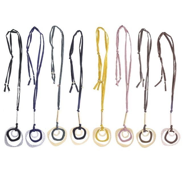 COLLAR LARGO TUBO LAZO COLGANTE 3 ANILLAS IRREGULARES