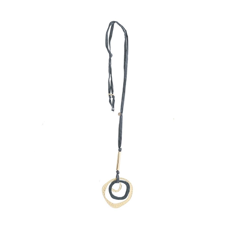 LONG TUBE NECKLACE WITH 3 IRREGULAR RINGS PENDANT