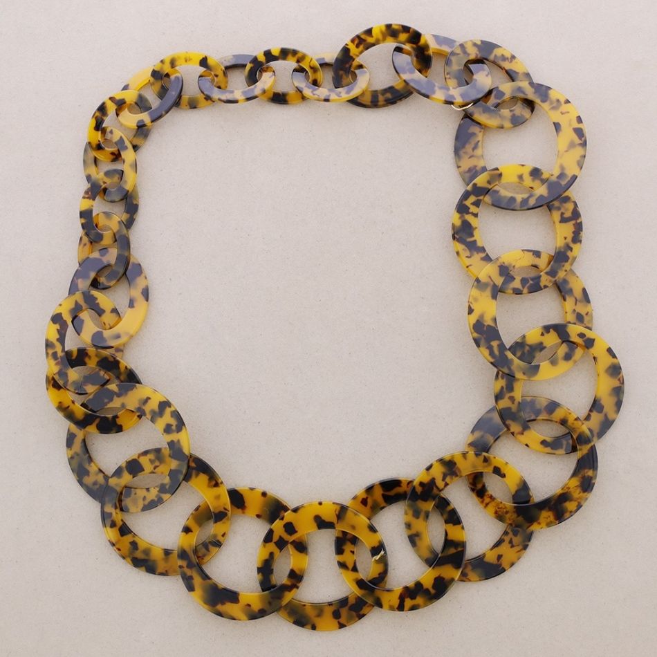 LONG NECKLACE WITH TORTOISE LINKS