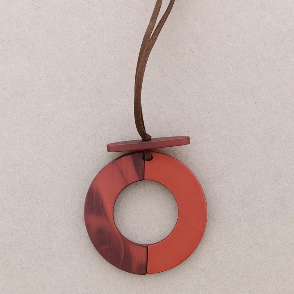 COLLAR LARGO COLGANTE CÍRCULO RESINA