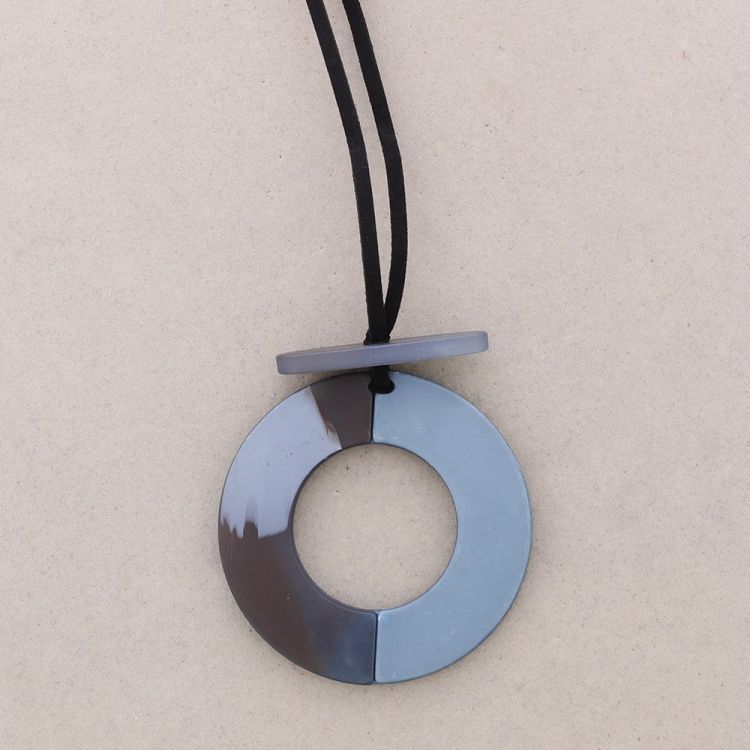 LONG RESIN CIRCLE PENDANT NECKLACE 2