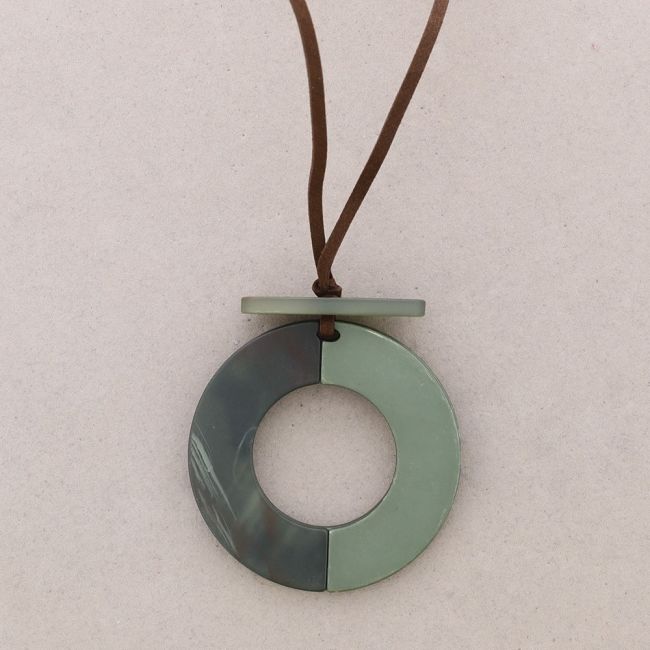 LONG RESIN CIRCLE PENDANT NECKLACE