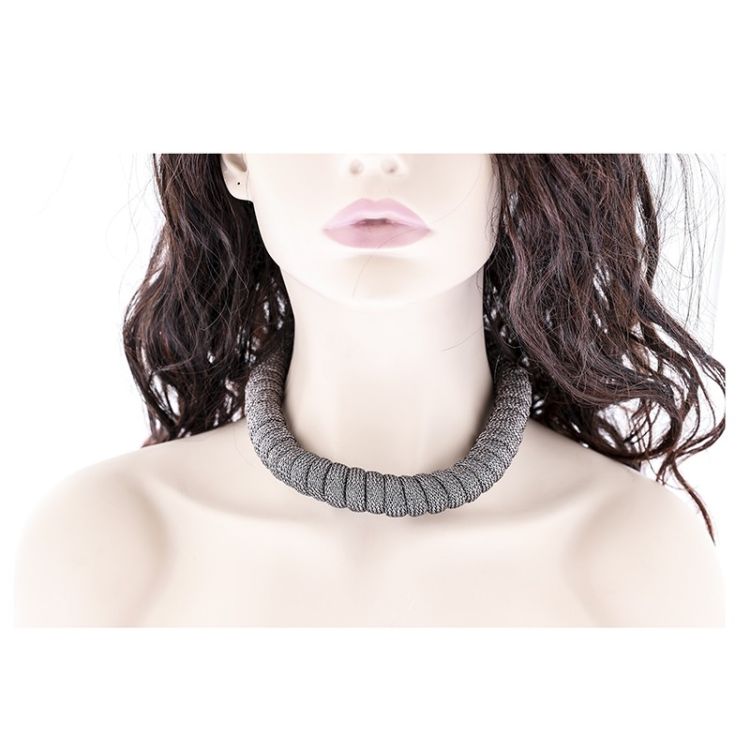 ROLLED SHORT NECKLACE 2
