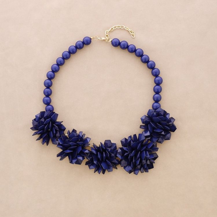 FIVE BEADS FLOWERS SHORT NECKLACE 2