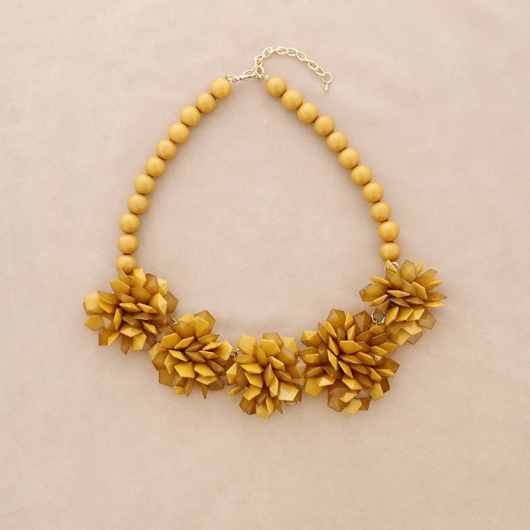 FIVE BEADS FLOWERS SHORT NECKLACE