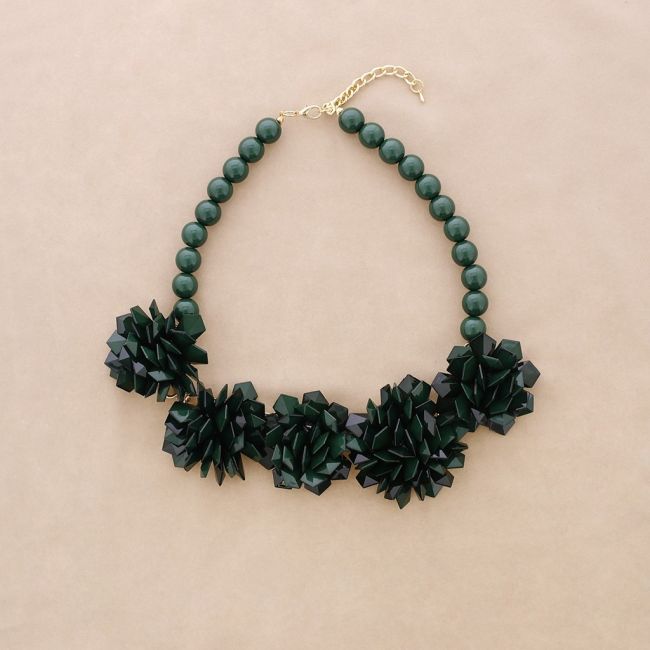 FIVE BEADS FLOWERS SHORT NECKLACE