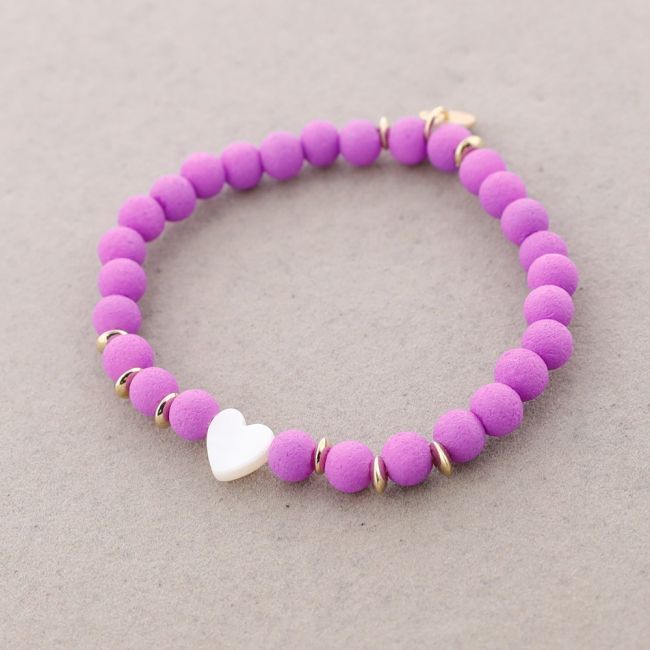 PULSERA ELÁSTICA CUENTAS CORAZÓN NÁCAR
