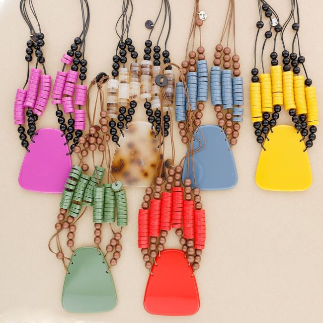 RESIN BEADS SHORT NECKLACE