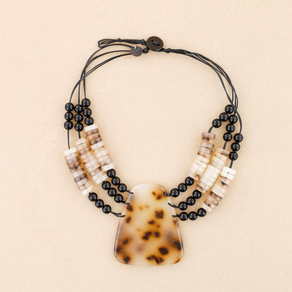 RESIN BEADS SHORT NECKLACE