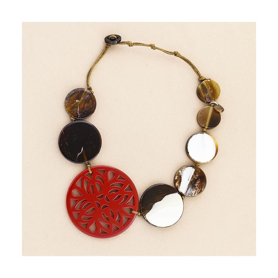 RESIN FRETWORK MEDALLION BEADS SHORT NECKLACE