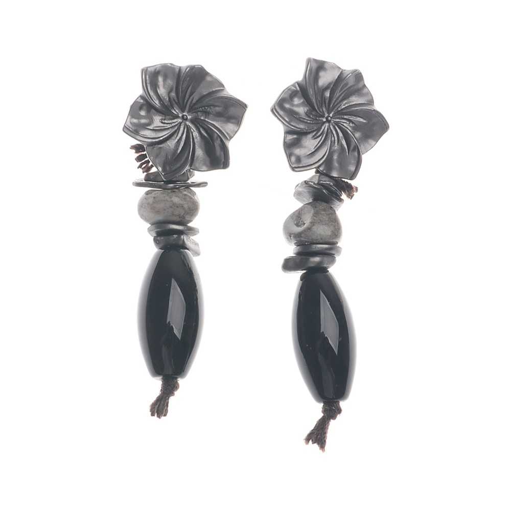 METAL FLOWER EARRINGS STONE PENDANT