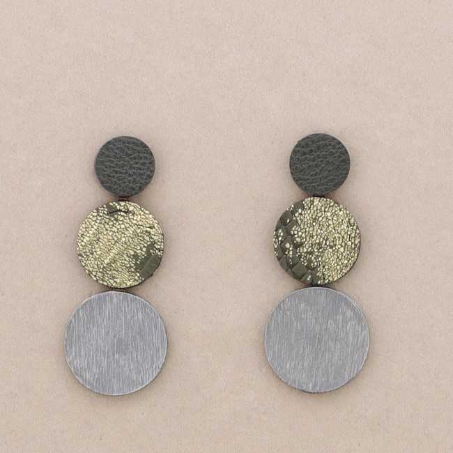 METAL TRIPLE MEDAL LEATHER EARRINGS