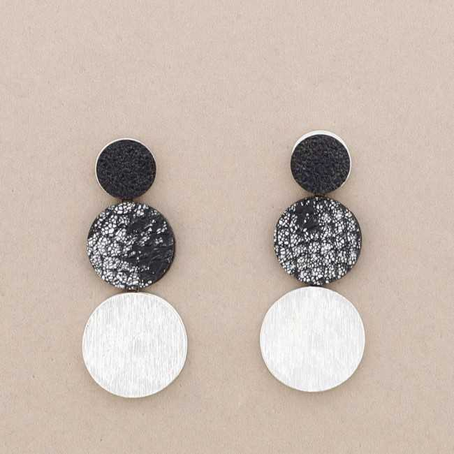 METAL TRIPLE MEDAL LEATHER EARRINGS