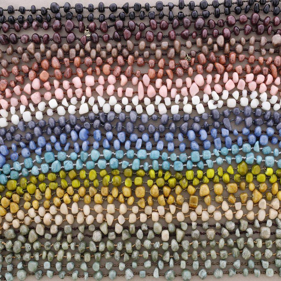COLLAR LARGO PIEDRAS IRREGULARES