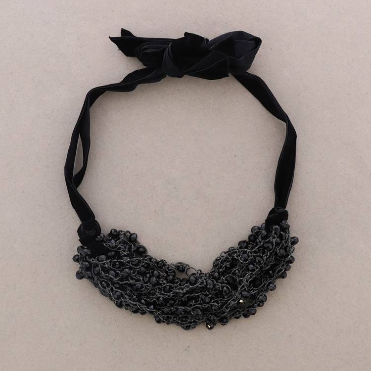 CRYSTAL SHORT NECKLACE WITH CROCHET
