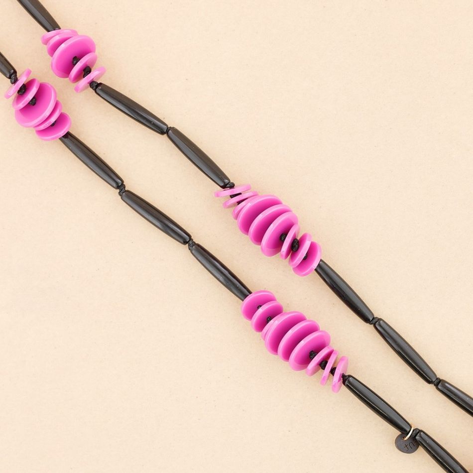 LONG NECKLACE WITH RESIN BEADS