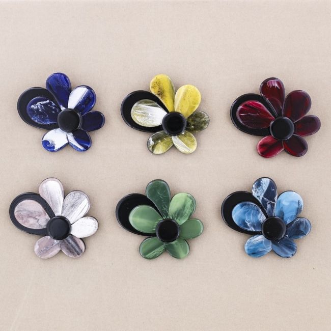 RESIN FLOWER BROOCH