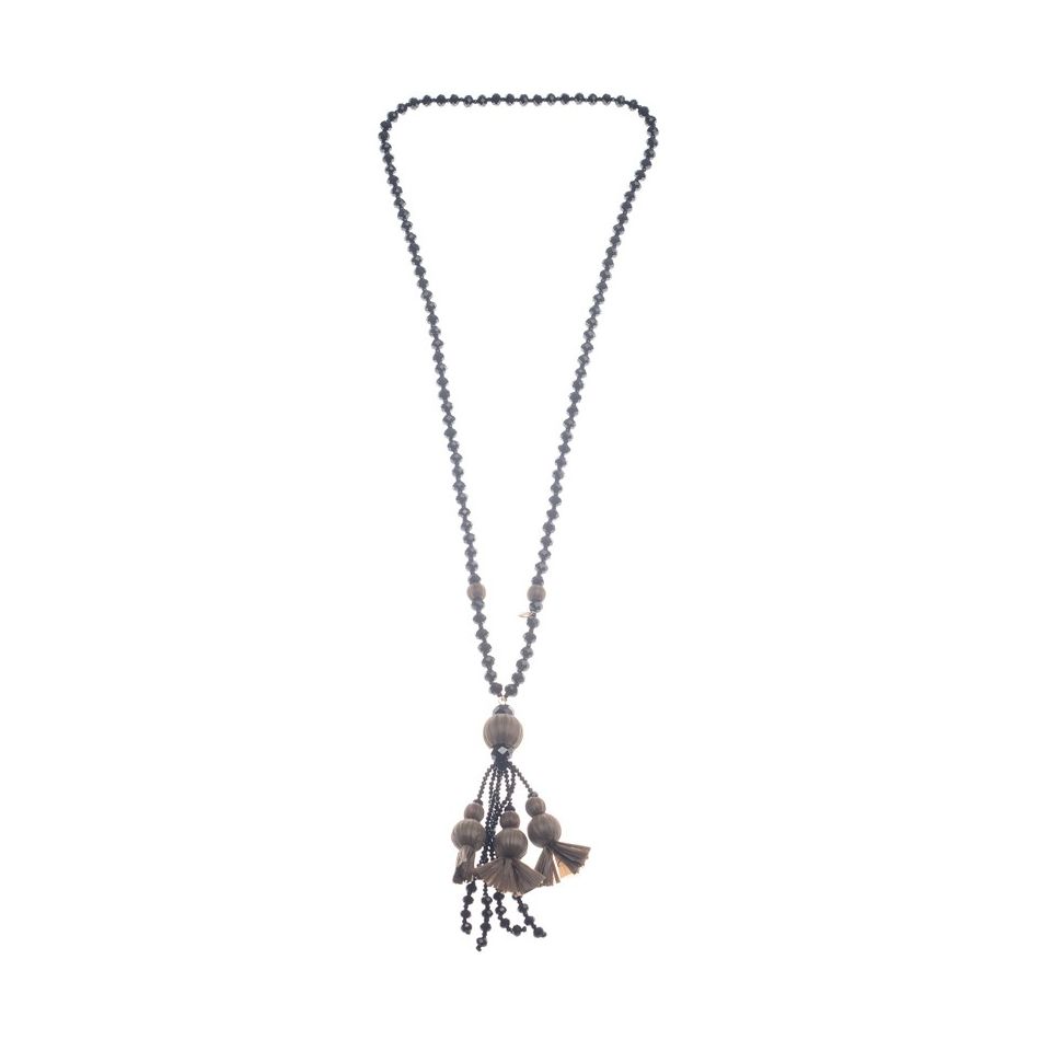 LONG PENDANT NECKLACE WITH RAFFIA BEADS