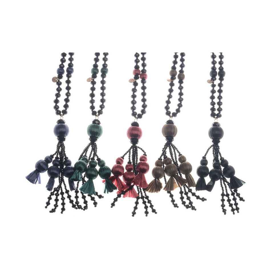 LONG PENDANT NECKLACE WITH RAFFIA BEADS