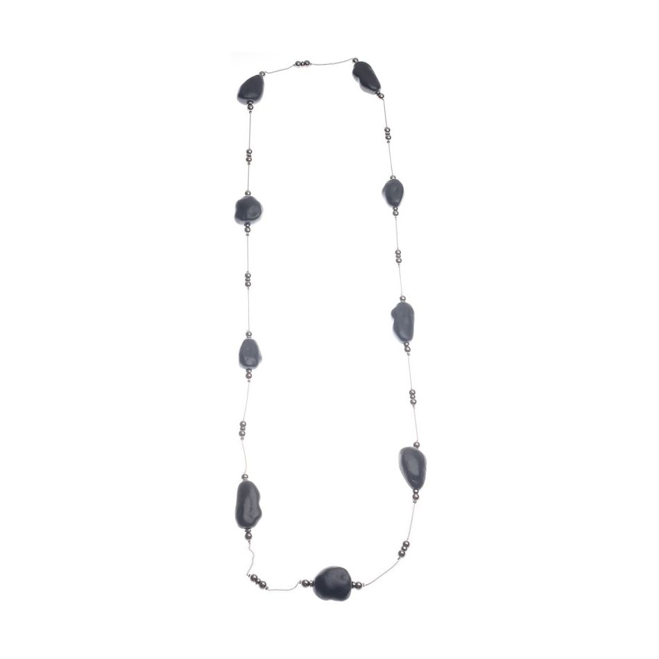 COLLAR LARGO CUENTAS RESINA IRREGULAR ACABADO METÁLICO