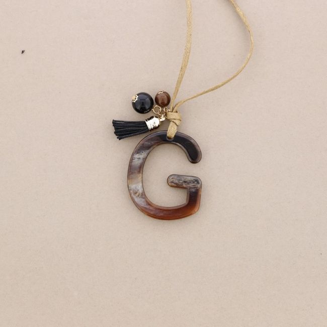 COLLAR LARGO COLGANTE LETRA INICIAL G RESINA